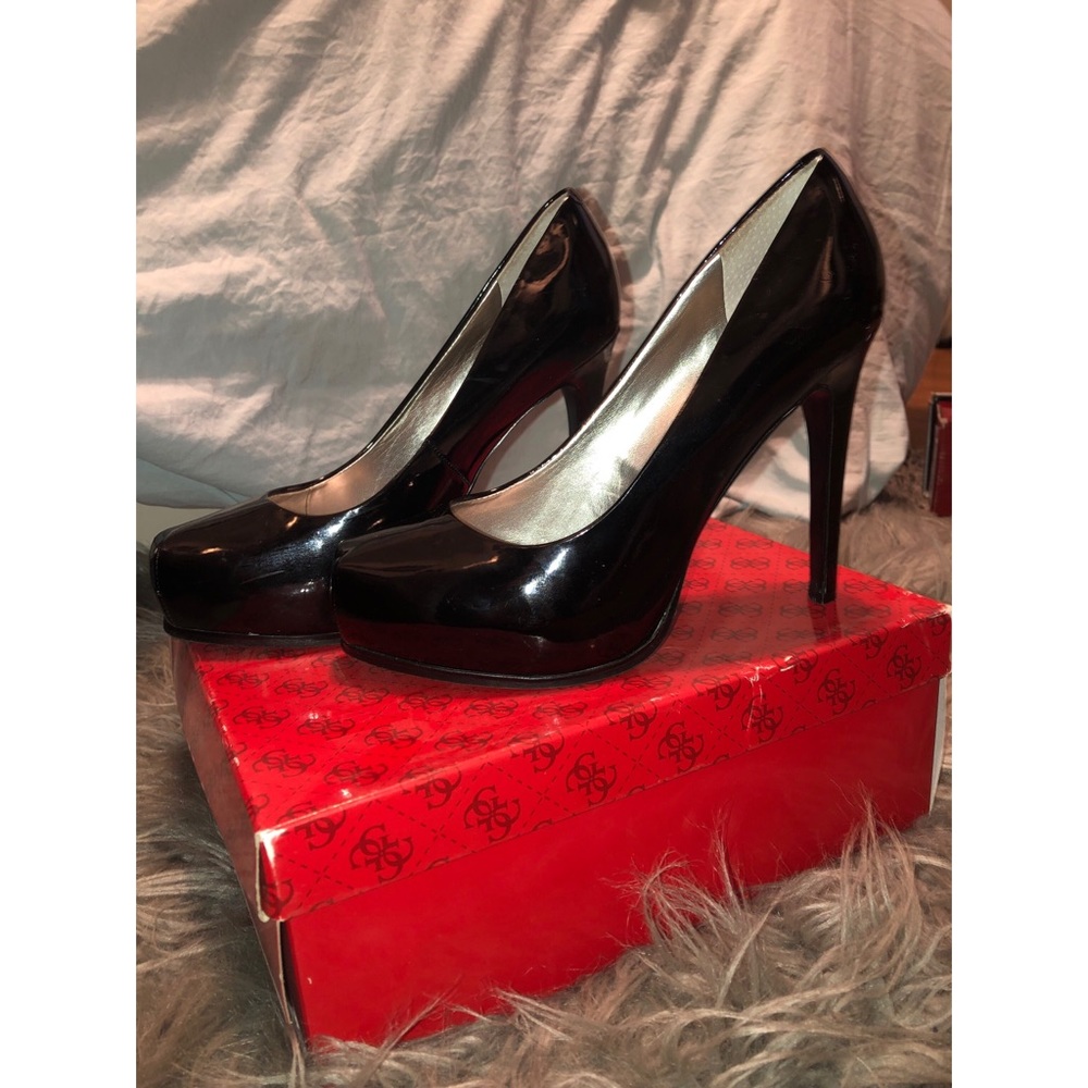 Guess Patent leather pumps